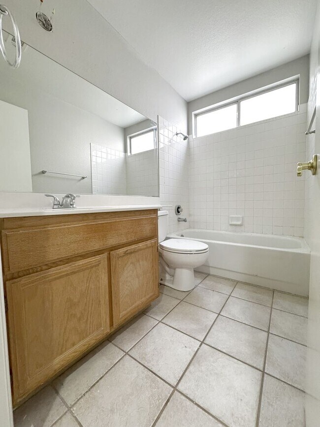 Building Photo - Step into this charming 3-bedroom, 2-bathroom residence in Henderson