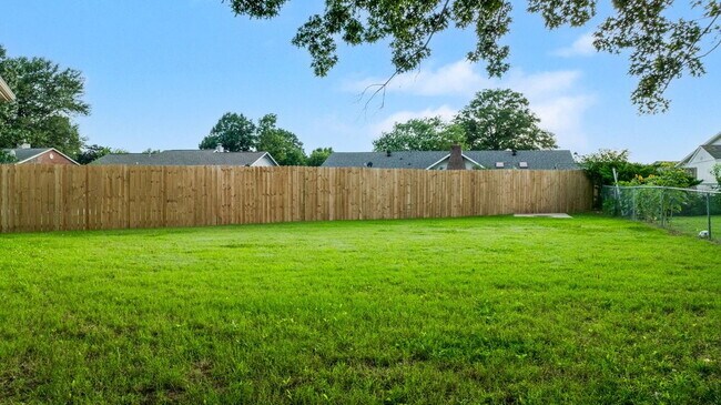 Building Photo - 4BR Home in Heart of Rogers – Near Downtown & Parks
