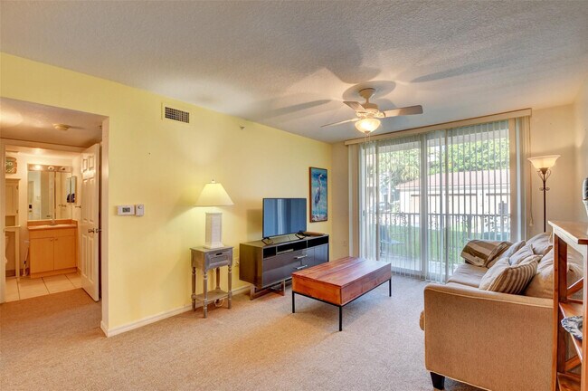 Building Photo - 703 Villa Cir