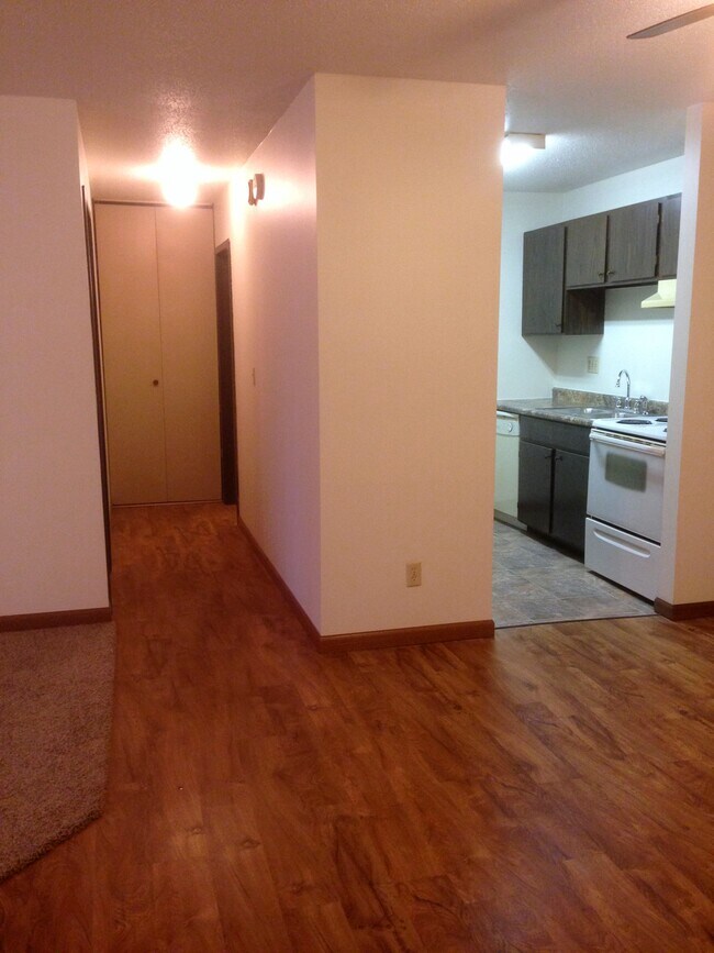 Primary Photo - 211 W 9th St