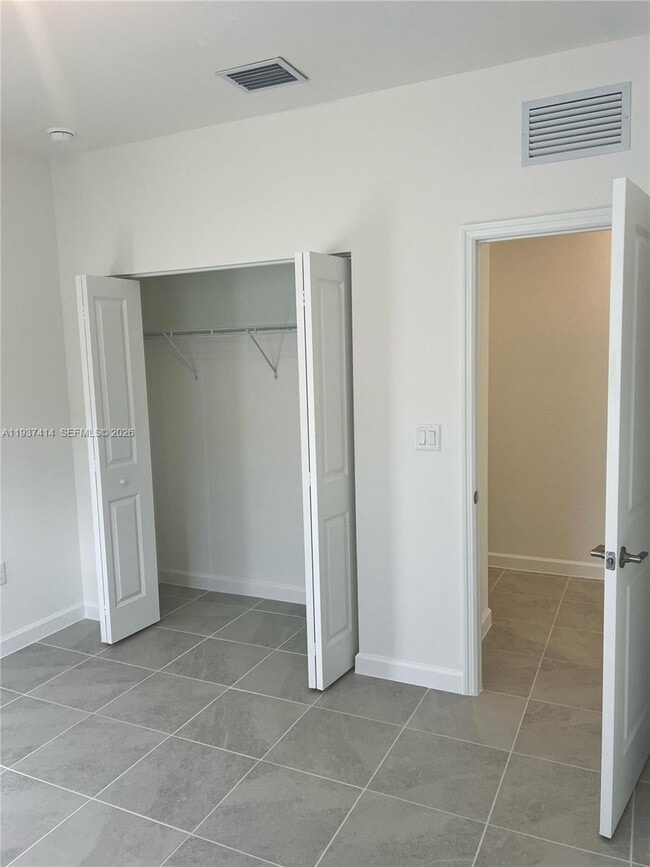 Building Photo - 2422 SE 30th St