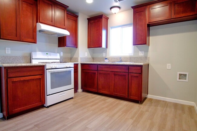 Building Photo - 247 W San Joaquin Ave