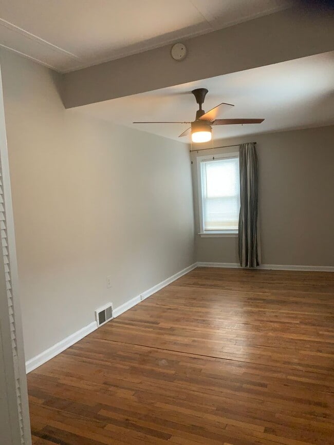 Building Photo - Royal Oak Duplex - Fairgrove