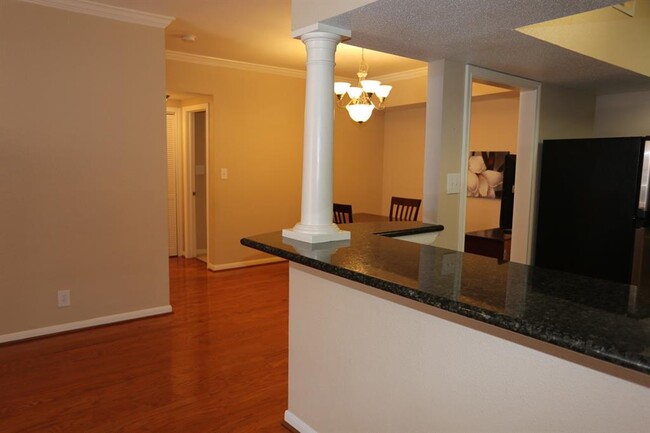 Building Photo - 2255 Braeswood Park Dr