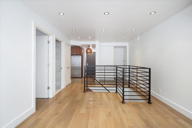 Building Photo - 131 W 122nd St