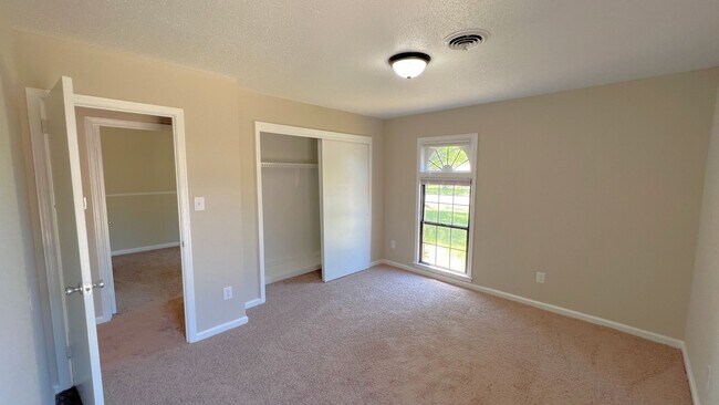 Building Photo - Beautiful 4-bedroom brick home