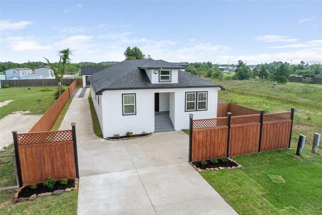 Building Photo - 1244 Rd 5705