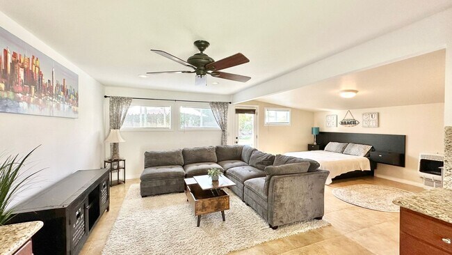 Building Photo - Spacious & Private Studio Layout Guest Hom...