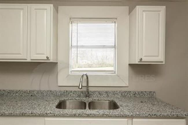 Building Photo - Spacious 3-Bed, 2-Bath in Pleasant Grove