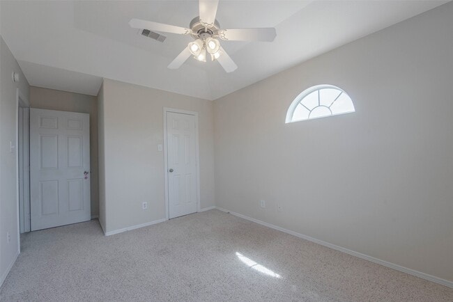 Building Photo - 131 Sunset Falls Dr