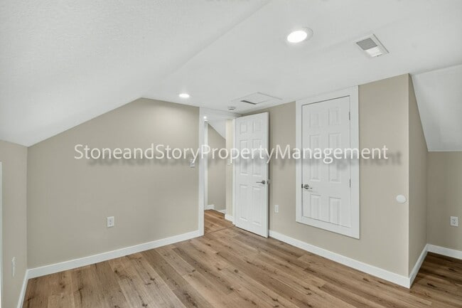 Building Photo - 414 NE Grattan St