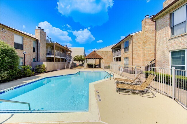 Building Photo - 2120 Wilcrest Dr