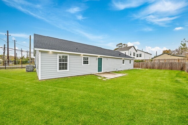 Building Photo - 4611 Idaho St