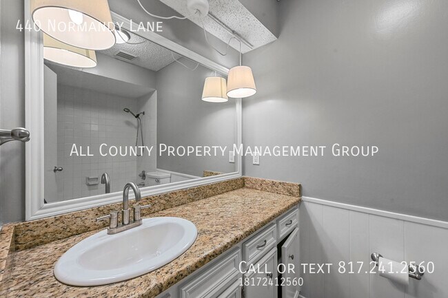Building Photo - 440 Normandy Ln