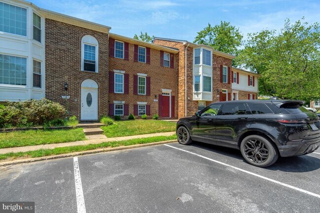 Building Photo - 7065 Leewood Forest Dr