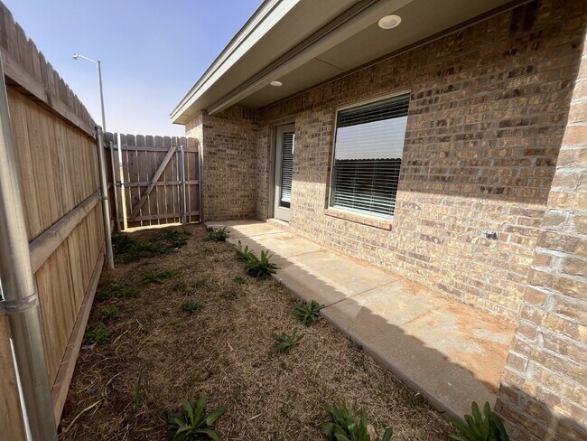 Building Photo - Stunning Duplex in Shallowater!