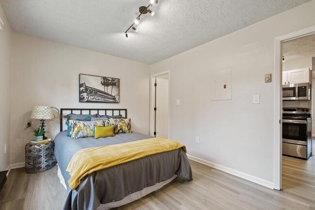 Building Photo - 2553 Bradford Ct