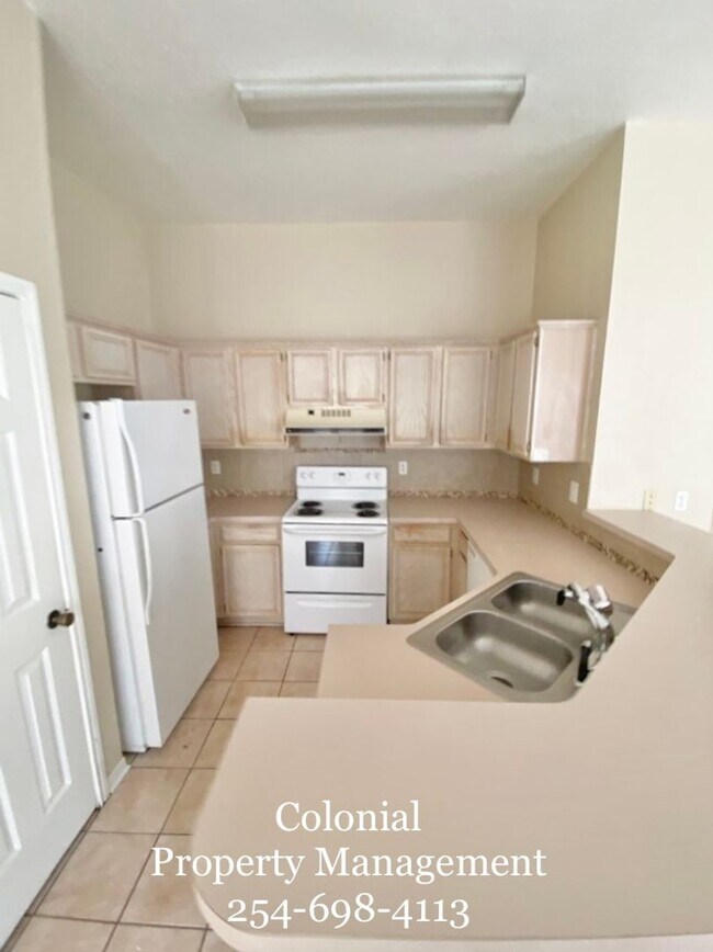 Building Photo - AVAILABLE NOW!