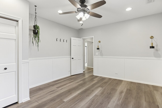 Building Photo - 3227 S Wells St