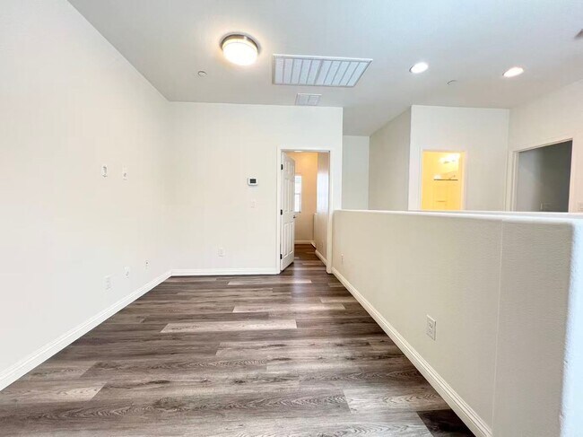 Building Photo - Modern two-story single-family home