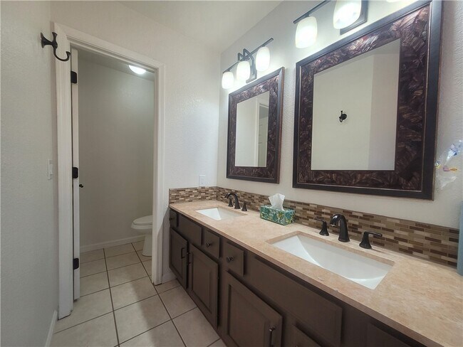 Building Photo - 3835 Smoketree Cir