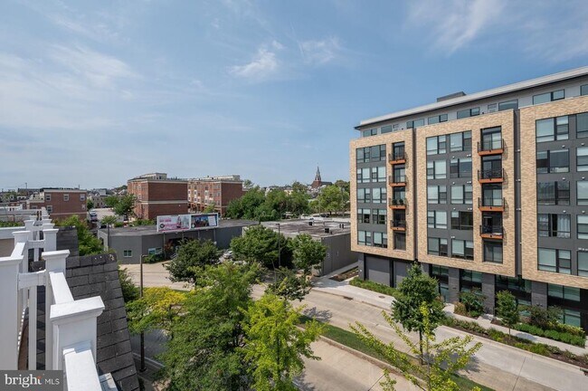 Building Photo - 1236 Harbor Island Walk