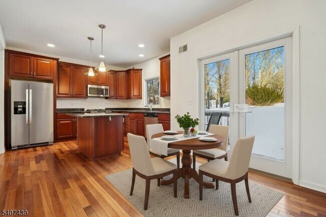 Building Photo - 282 South St