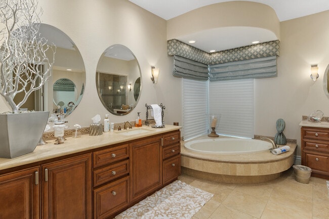 Building Photo - 75739 Via Cortona