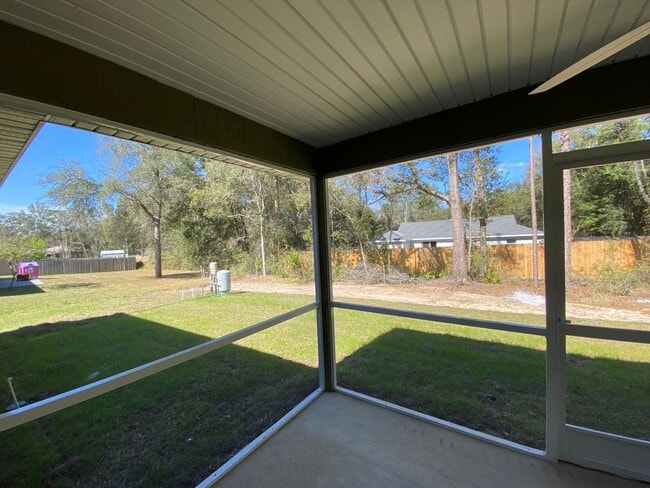 Building Photo - Custom Home - Desirable SE Ocala Neighborhood 3/2/2 **Won't Last**