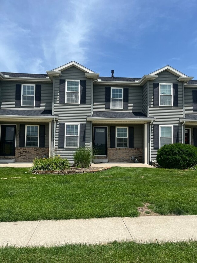 Building Photo - High End Duplex on Normal's East Side!