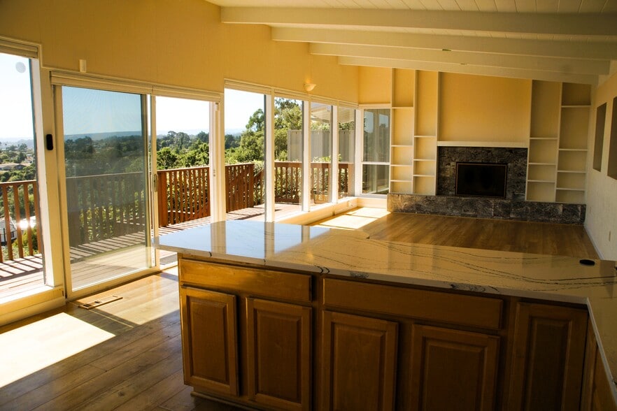 Building Photo - 220 Shoreview Dr