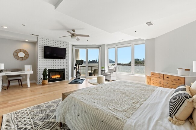 Building Photo - 600 Harbor Blvd