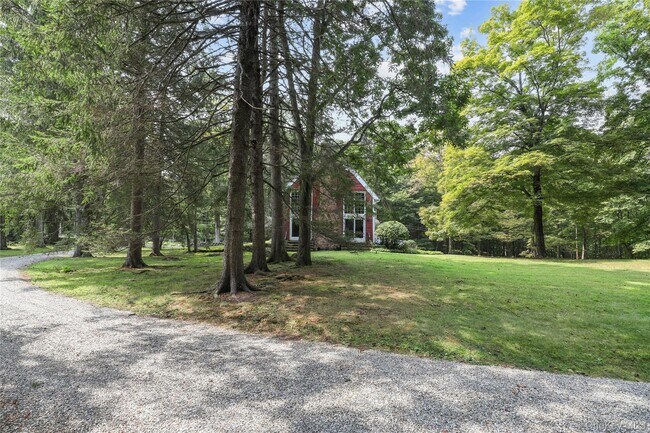 Building Photo - 142 E Middle Patent Rd