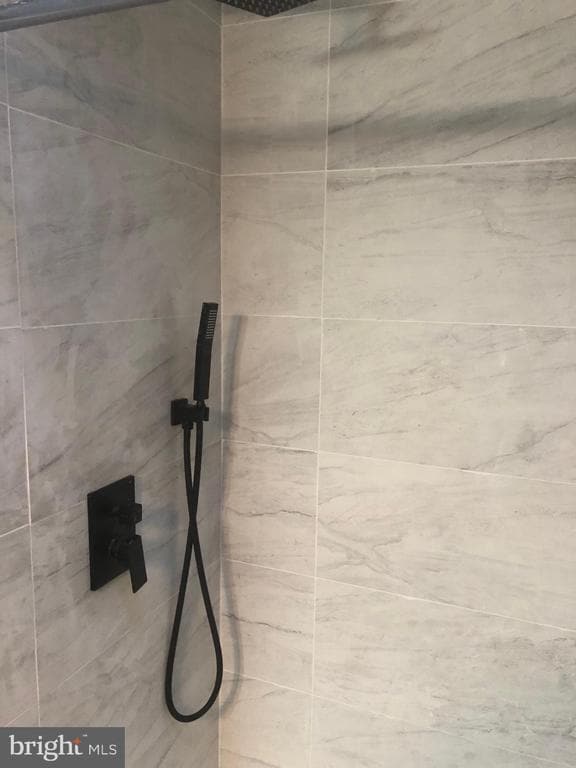 Building Photo - 8550 Tolbut St