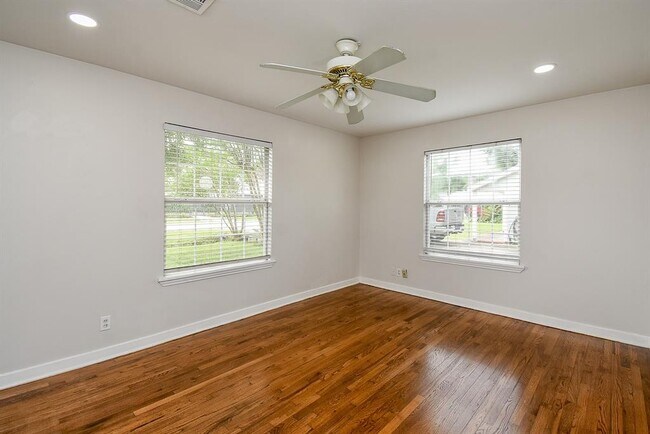 Building Photo - 1409 Zora St