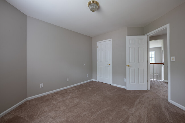 Building Photo - 7283 Simon St