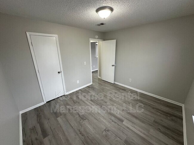 Building Photo - 812 Saddlewood St