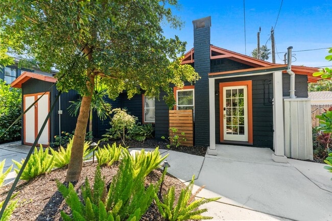 Building Photo - 2536 Burlington Ave N