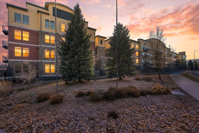 Building Photo - Charming 2 Bed, 2 Bath Top-Floor Condo with Great Sunrise Views