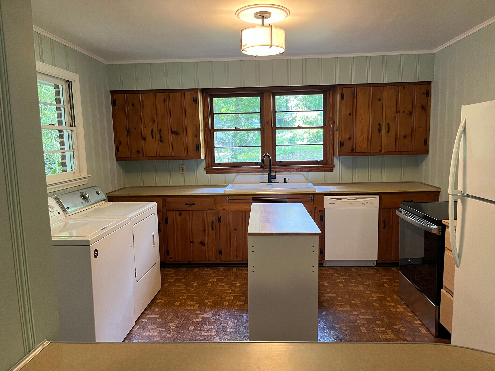 Building Photo - 402 Upper Highland Dr