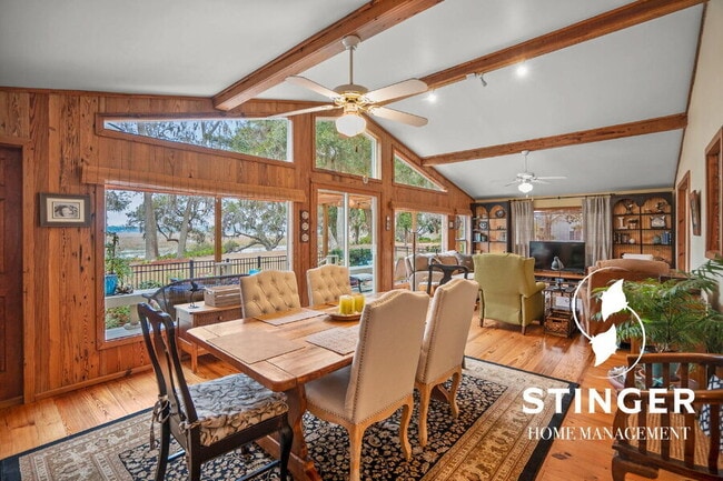 Building Photo - 1808 Lenora Dr