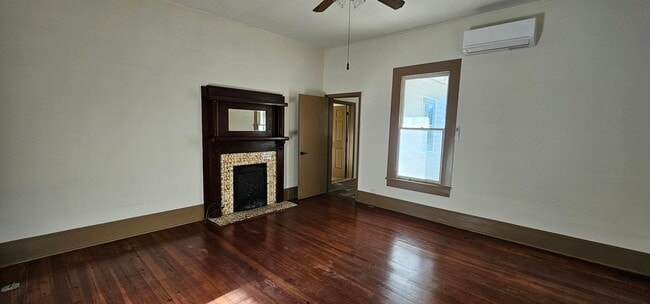 Building Photo - Enjoy a piece of history in this Vintage F...