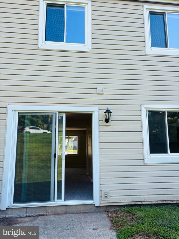 Building Photo - 145 Roskeen Ct