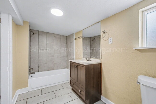 Building Photo - 3130 W Longfellow Pl