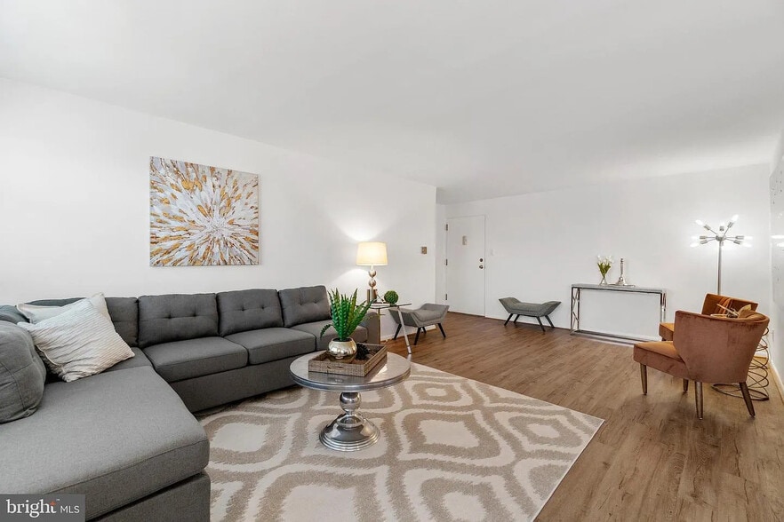 Building Photo - 5111 8th Rd S