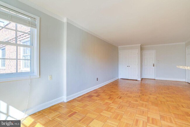 Building Photo - 1716 W Abingdon Dr