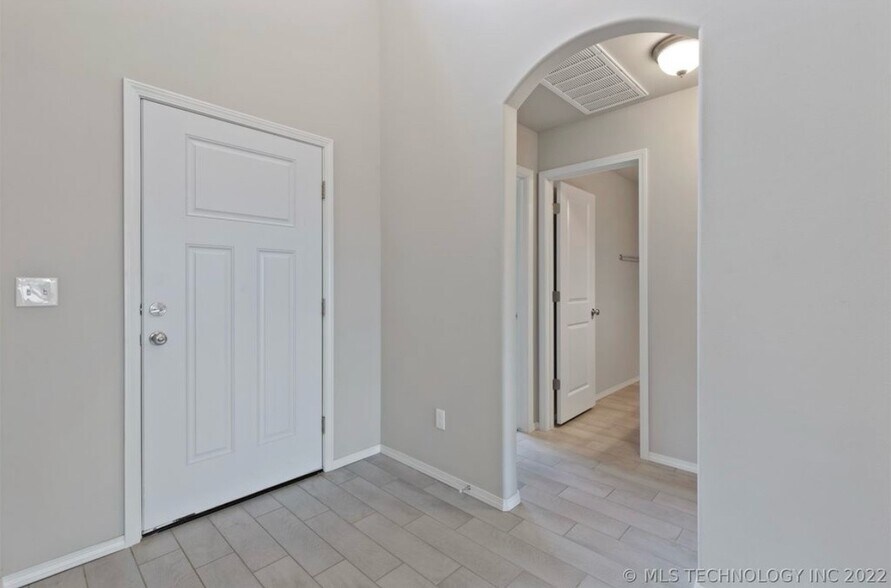 Building Photo - 3809 S 12th Pl