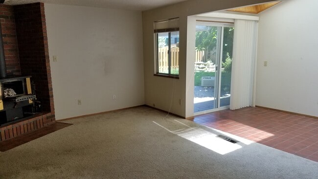 Building Photo - Terrific 4 BR, 2 BA Aloha home