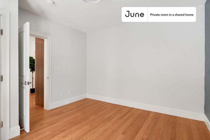 Building Photo - Room in Shared 5 bed/2 bath home in Allston