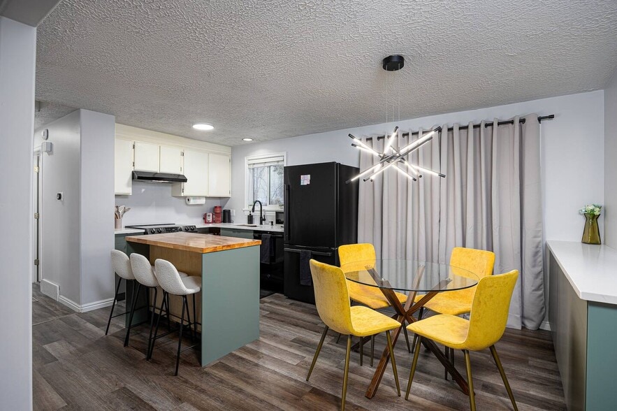 Building Photo - 9465 S Streatham Rd